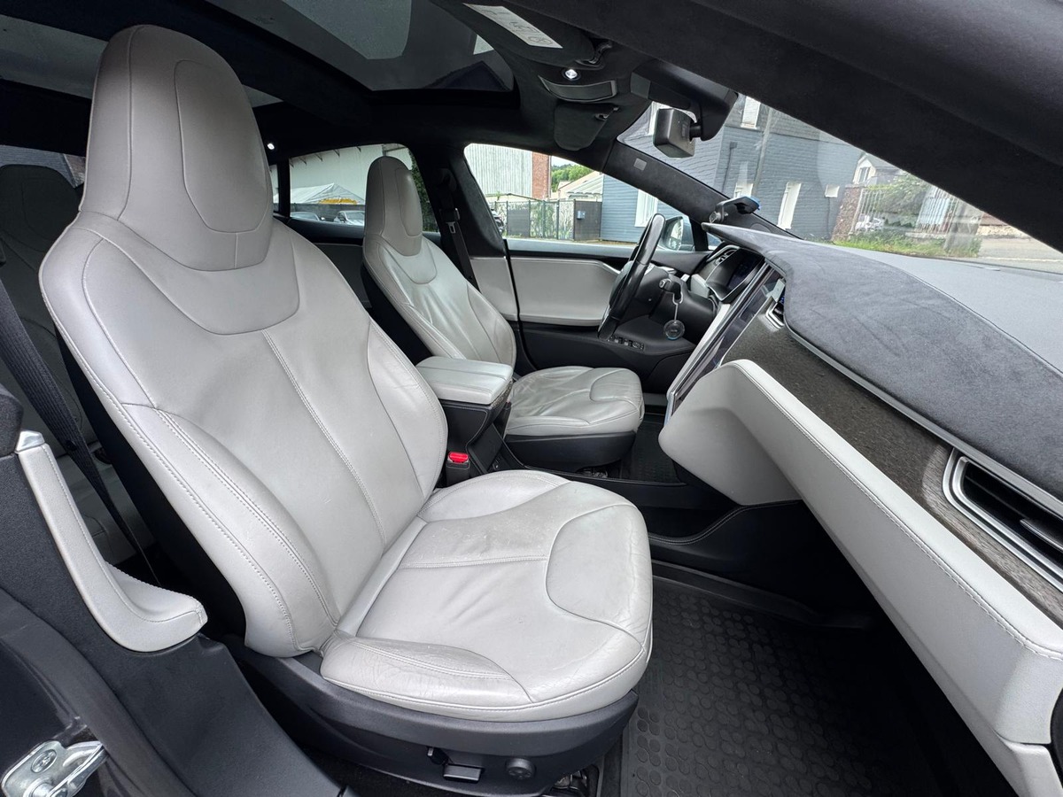 Tesla Model S 85 367CV 7 places - Recharge gratuite à vie