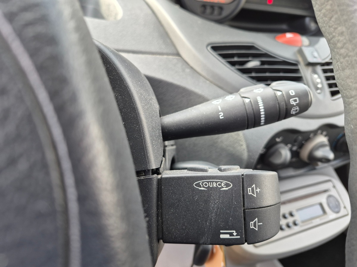 RENAULT Twingo II 1.2 60