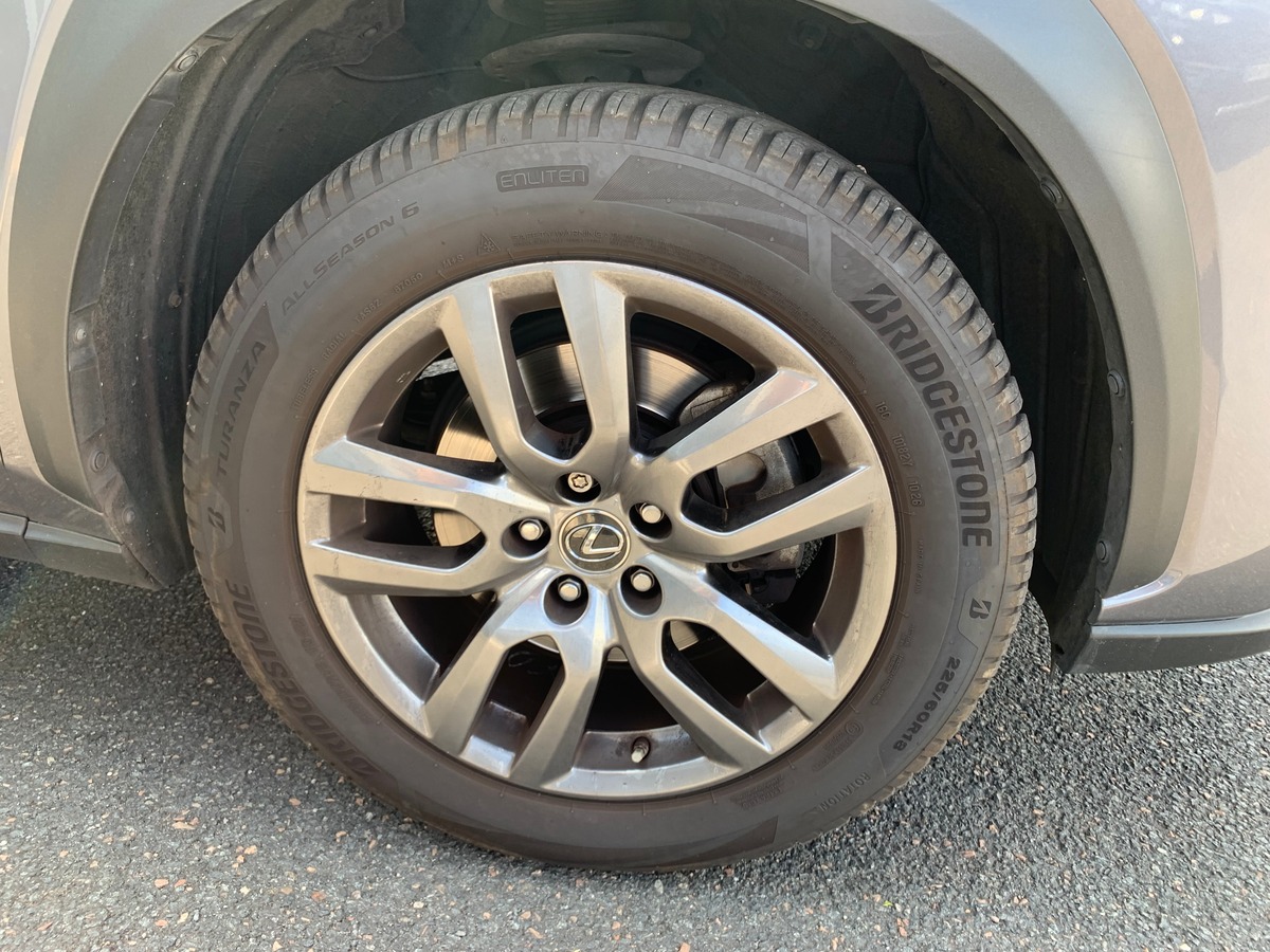 Lexus NX 300h 155 chevaux | Luxe | AWD | Caméra recul | Régulateur vitesse | GPS | Siéges chauffants