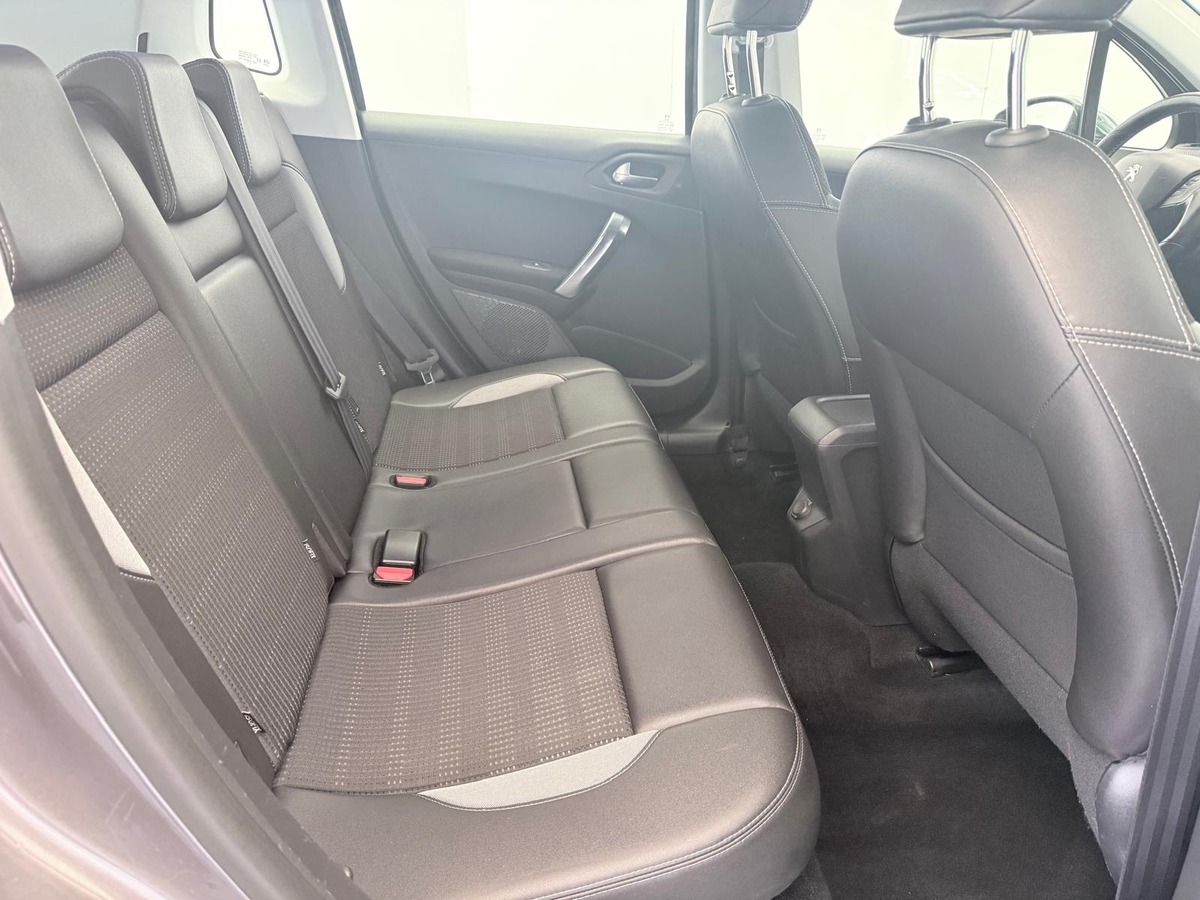 Peugeot 2008 1.6 e-hdi 115 ALLURE
