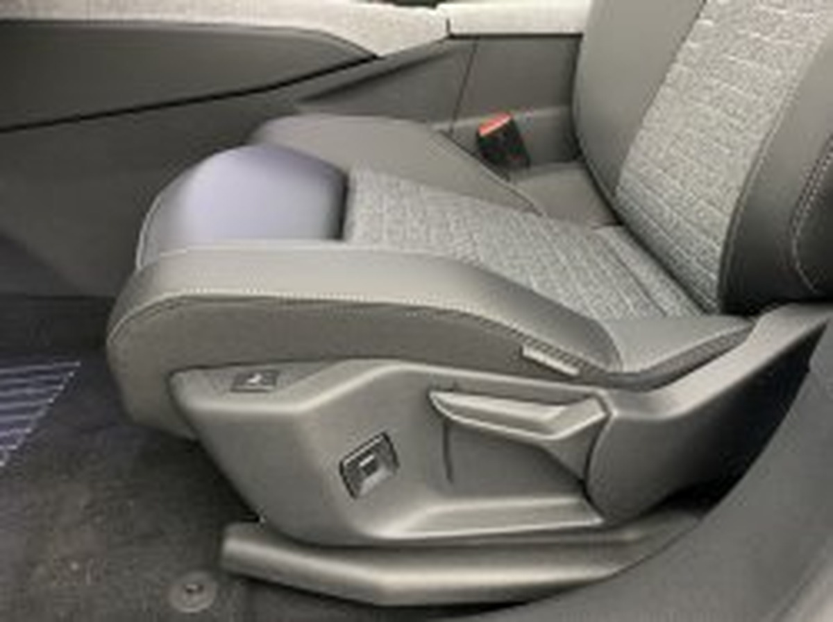 Peugeot 3008 NEW CROSSOVER 3008 Hybrid 145 e-DCS6 Allure