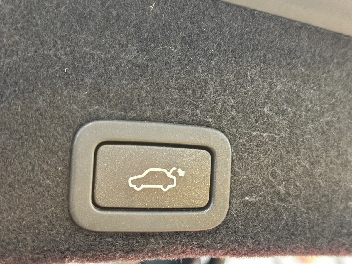 Volvo XC60 D4 2.0L 190 cv XENIUM Geartronic - Toit ouvrant / Hifi HK / Caméra