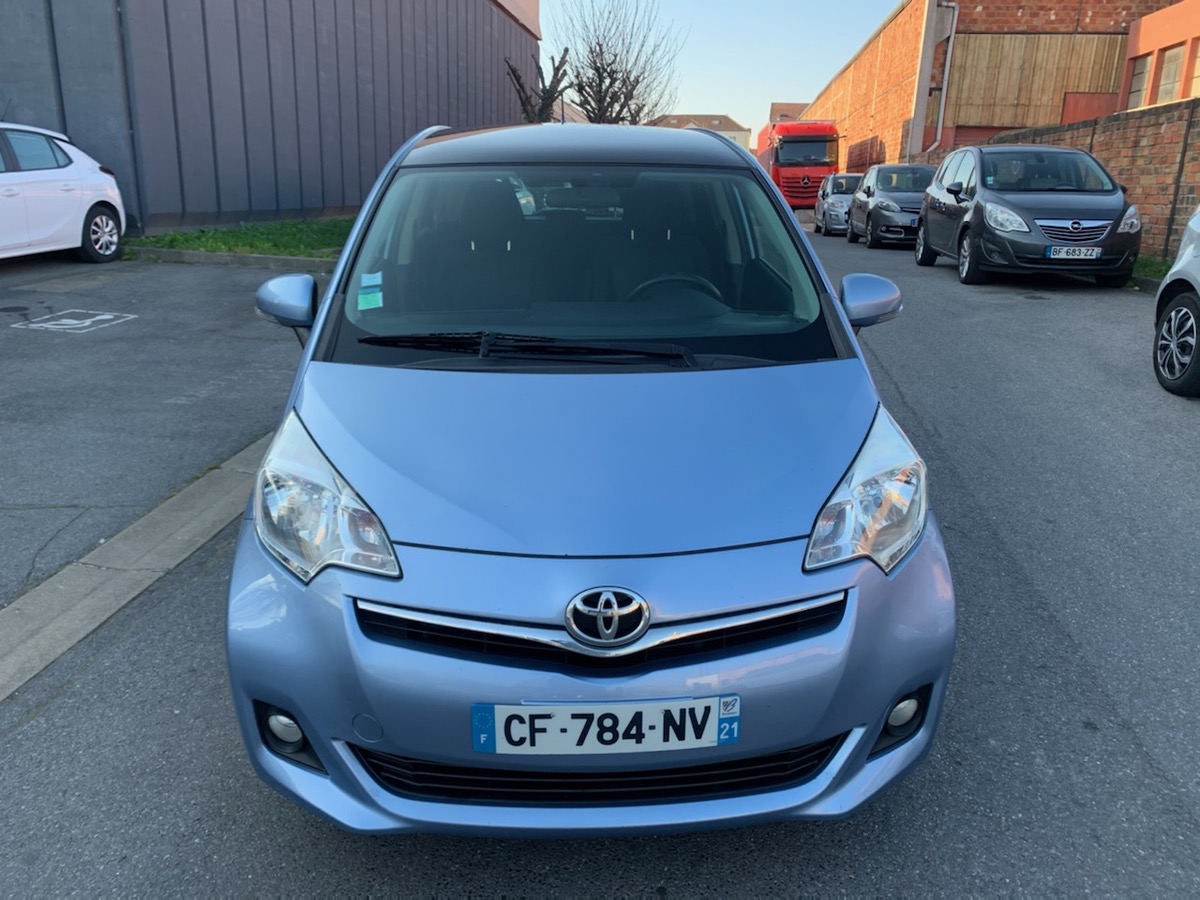 Toyota Verso-S 2.0 D-4D 95 CV 1er main 4XCArte