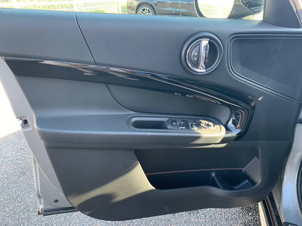 Mini Countryman 136 ch | Cooper Essential | Radars de stationnement avant / arrière | JA 18" design