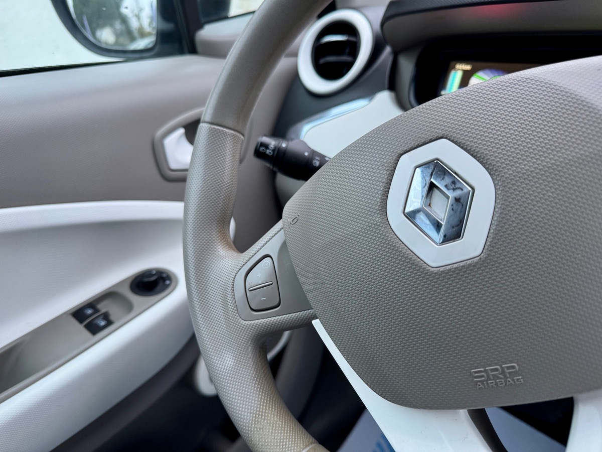 RENAULT Zoe LIFE 90 CHX ACHAT INTÉGRALE BATTERIE INCLUSE /  AUTONOMIE 135 KMS 