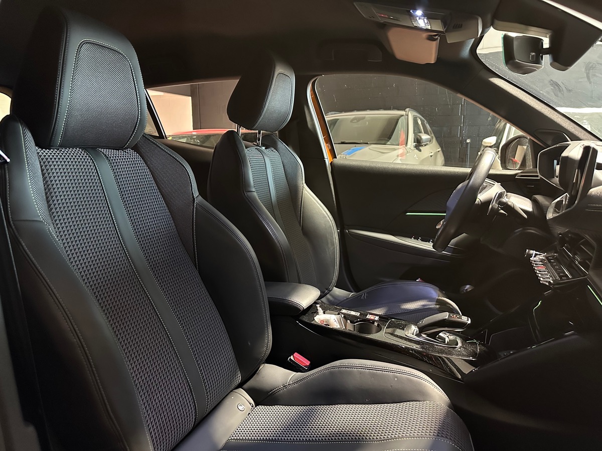 Peugeot 2008 GT LINE 1ERE MAIN