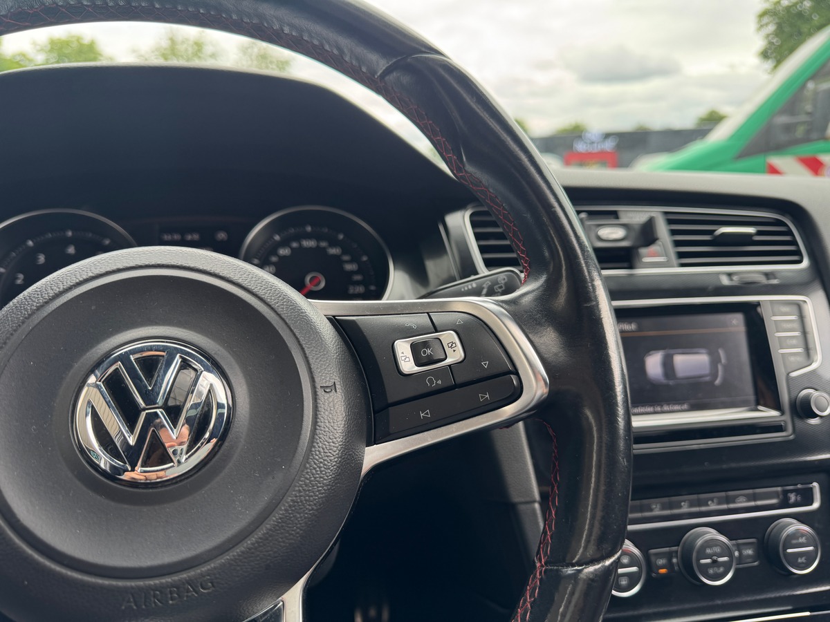 Volkswagen Golf 7 GTI 2.0 TFSI 230 cv BVM6 - Toit Ouvrant