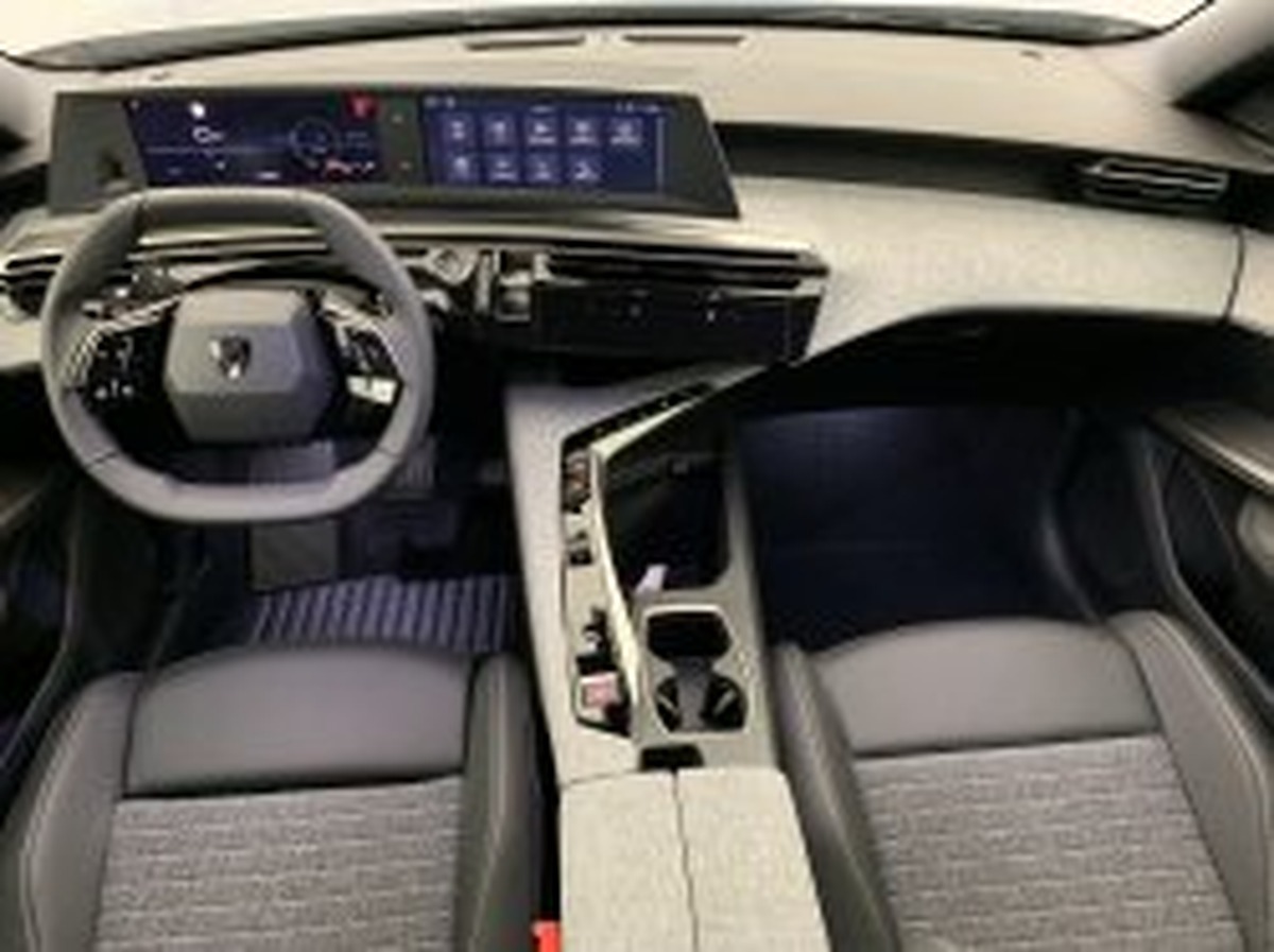 Peugeot 3008 NEW CROSSOVER 3008 Hybrid 145 e-DCS6 Allure