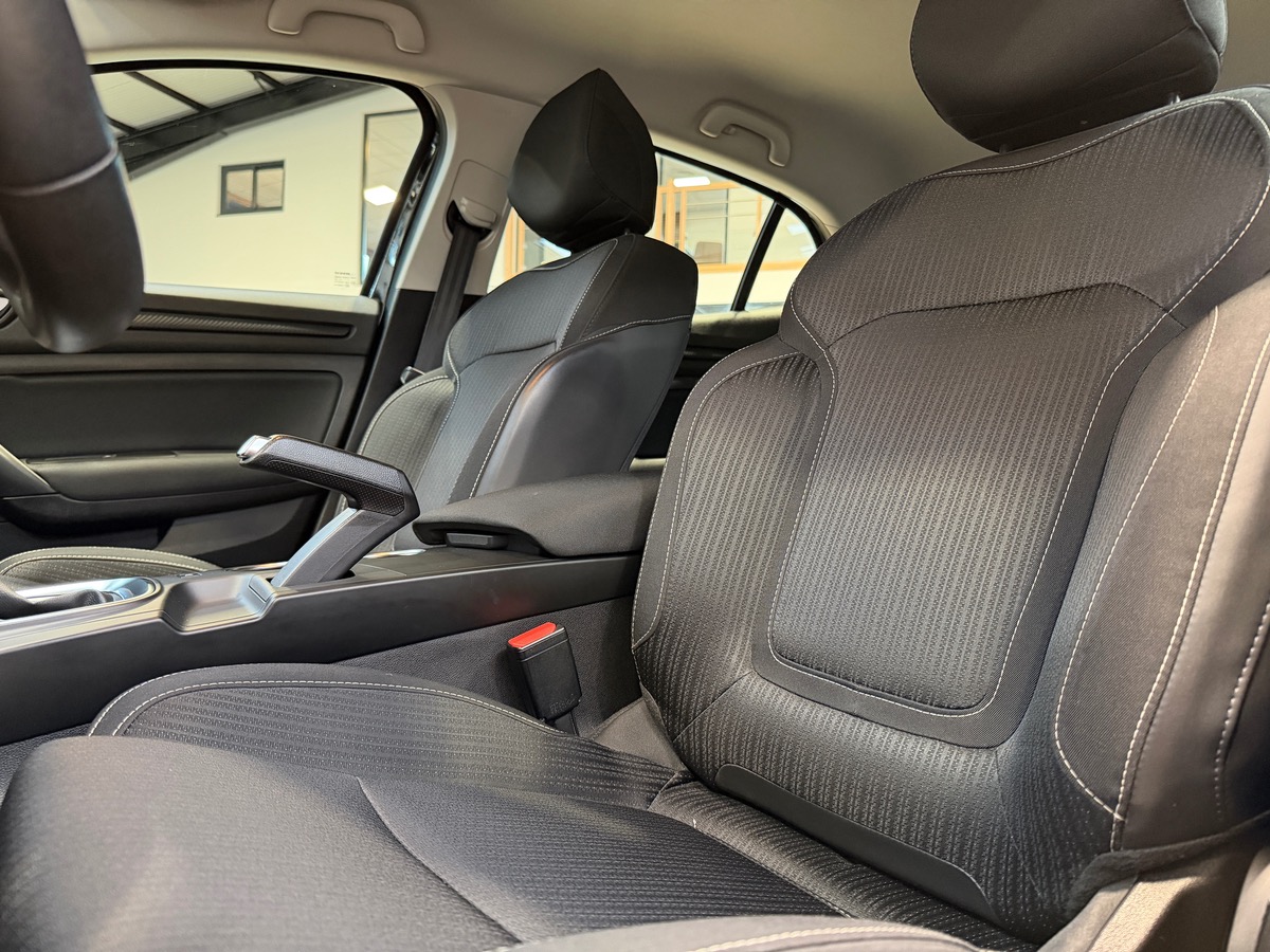 RENAULT Megane IV Blue DCI 115 cv EDC Business