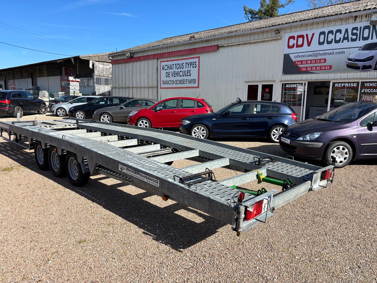 R.S.A Remorque REMORQUE PORTE VOITURE LA MANDRINOISE TRIPLE ESSIEUX