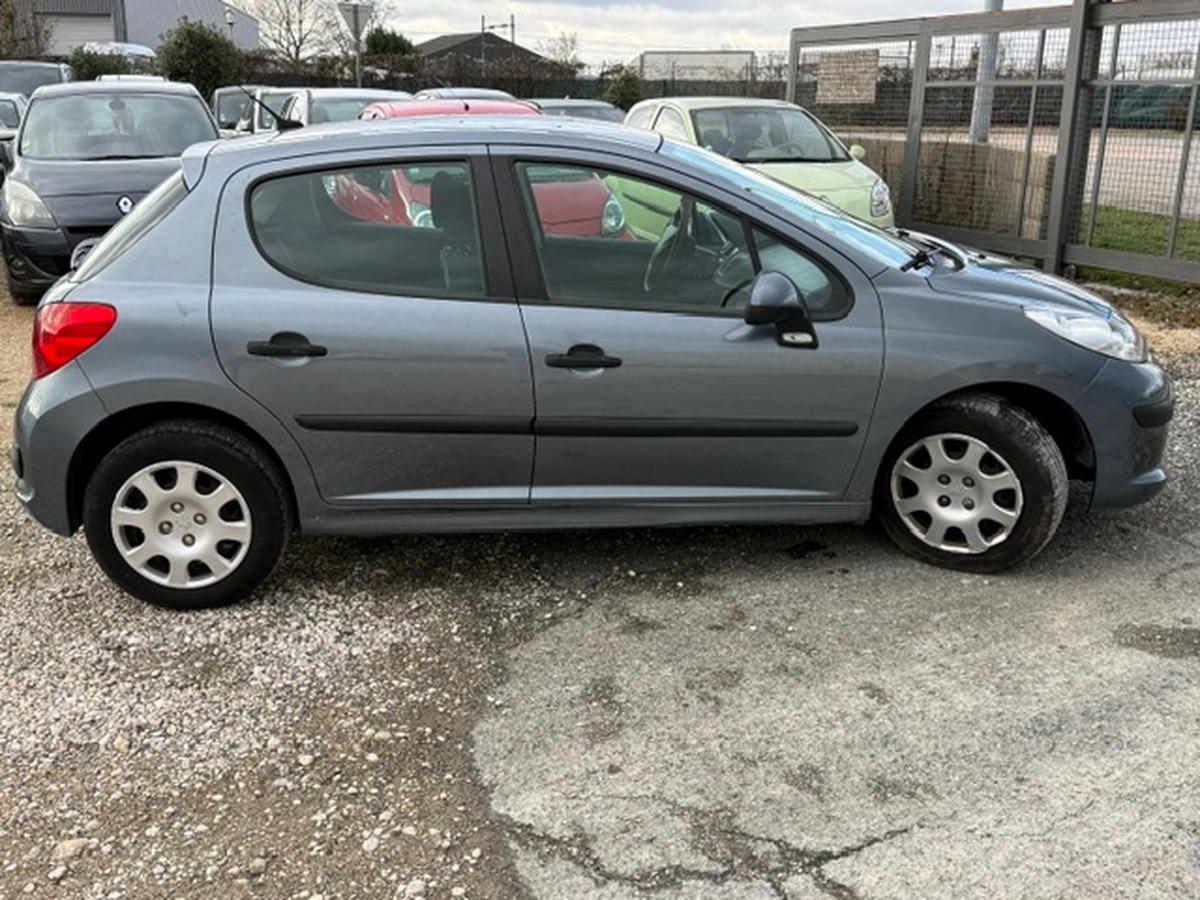 Peugeot 207 5 portes 1.4 e 16V 90 cv DISTRIB NEUF CRIT AIR 2
