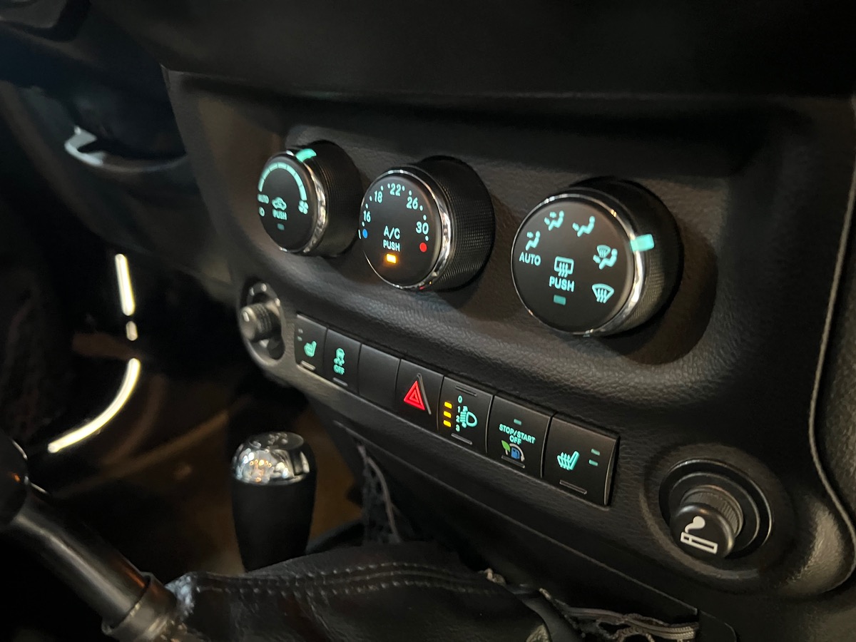 Jeep Wrangler JK 2.8 CRD 200 ch 4WD S&S SAHARA /Rugged Ridge/