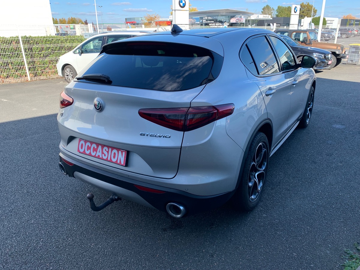 Alfa Romeo Stelvio 210 | Turismo | Toit ouvrant Panoramique | Attelage | Jantes 20" | Caméra recul