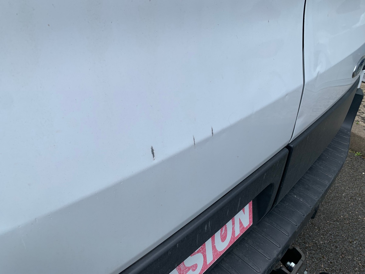 Ford TRANSIT 130 ch | Attelage | Régulateur de vitesse | Bluetooth | Plancher bois et latérale