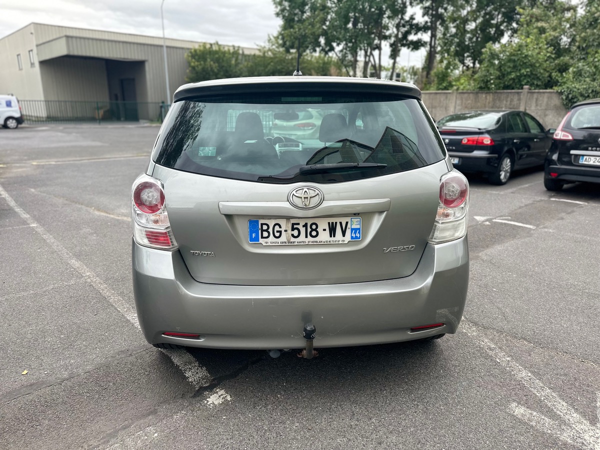 Toyota Verso 2.0 D-4D 128 CV skyview 4XCBL