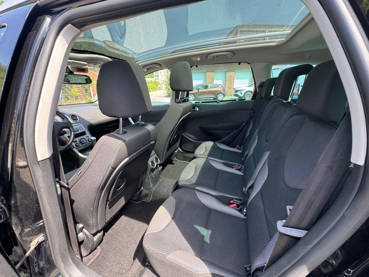 Peugeot 308 SW 1.6 HDI 112-7 PL- BOITE AUTOMATIQUE-DISTRIBUTION NEUVE