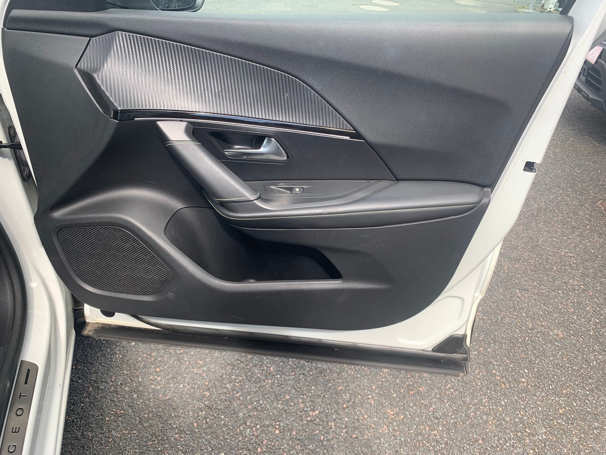 Peugeot 2008 130 chevaux | GT Line | Toit ouvrant panoramique | Apple car Play | Attelage