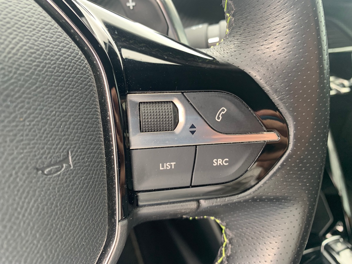 Peugeot 2008 130 chevaux | GT | Caméra de recul | Apple car Play | GPS | Palettes au volant