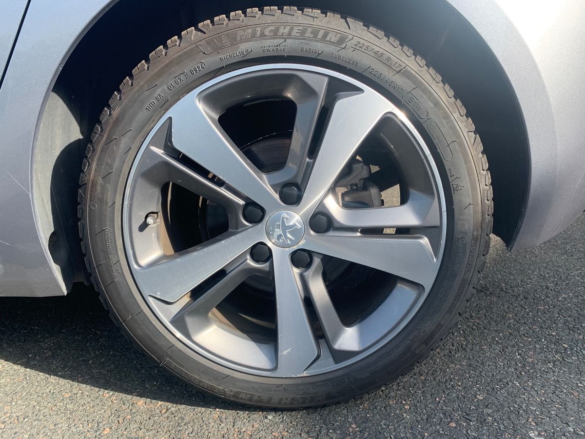 Peugeot 308 130 ch | GT Line | Toit panoramique | Apple car play | Avertisseur angles morts | Radars