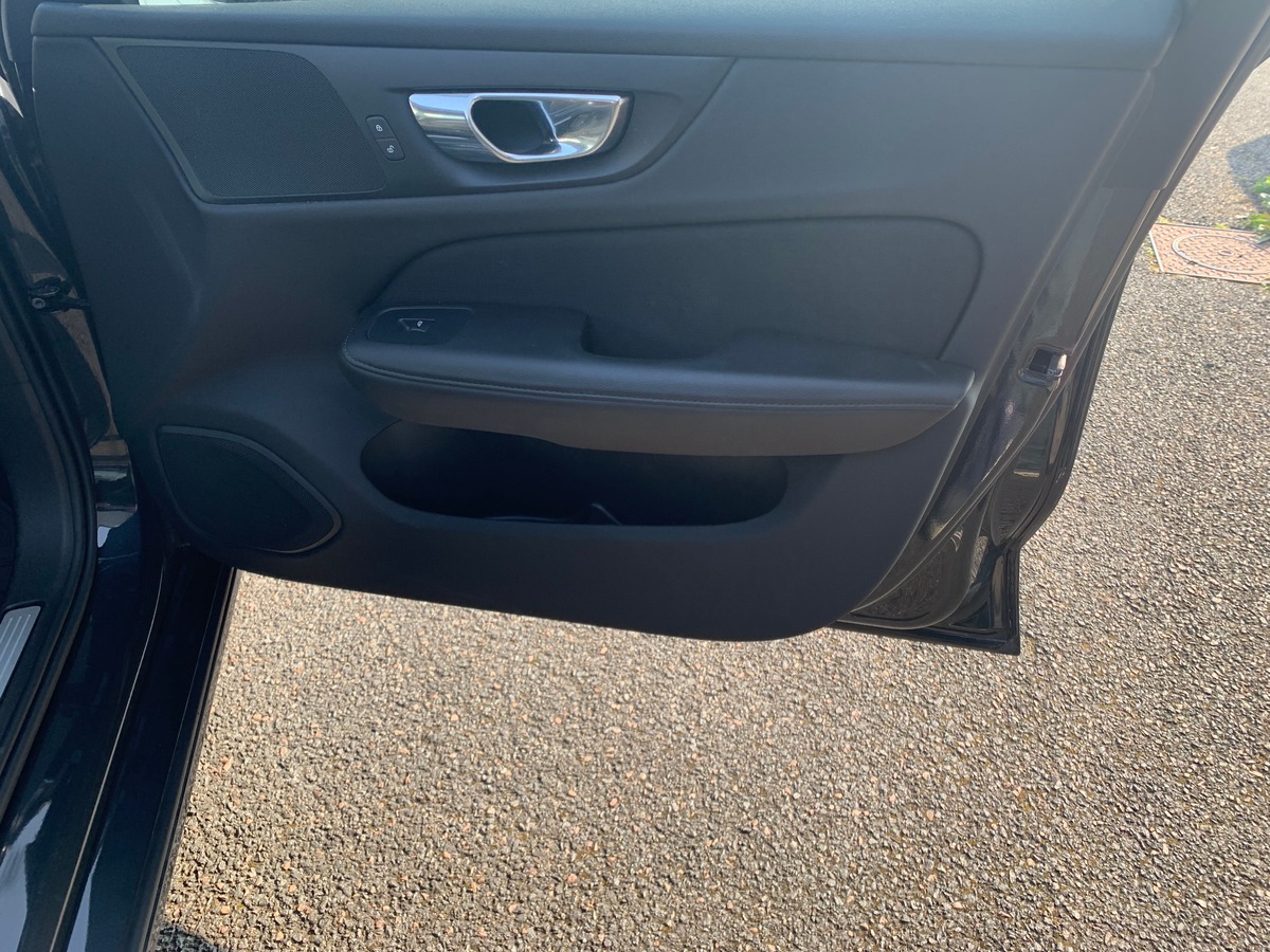 Volvo V60 150 ch | Momentum business | Caméra de recul | Avertisseur Angles Morts | Apple car Play