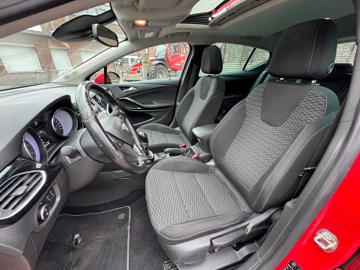 Opel Astra 1.6 CDTI 135 Dynamic- Crochet d'attelage- Toit ouvrant- Révisé - Garantie