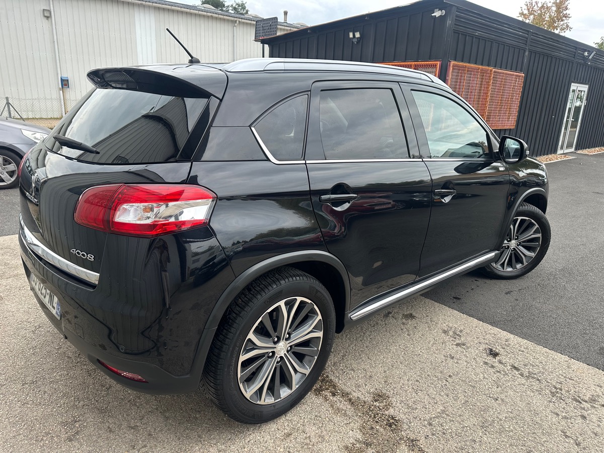 Peugeot 4008 1.6 hdi 115ch STYLE 4 WD/ suivi "