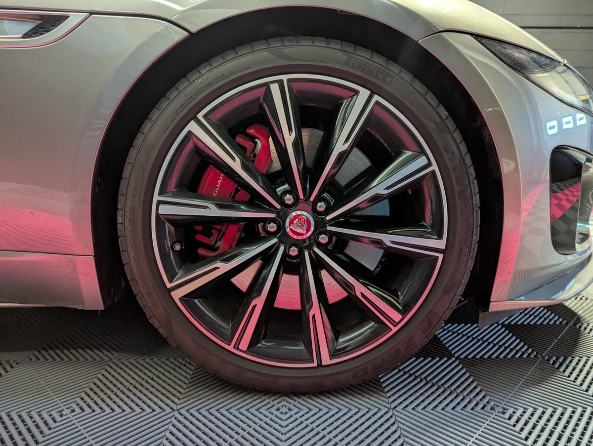 Jaguar F-TYPE R V8 5L 575 ch BVA8 AWD PAS DE MALUS