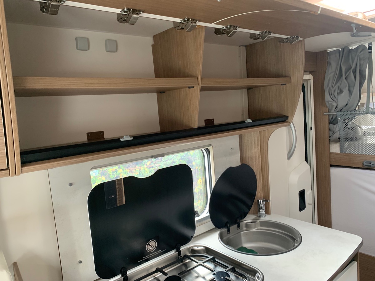 Capron A 140 ch | CAMERA DE RECUL |  LITS SUPPERPOSES | STORE EXTERIEUR | Climatisation manuelle