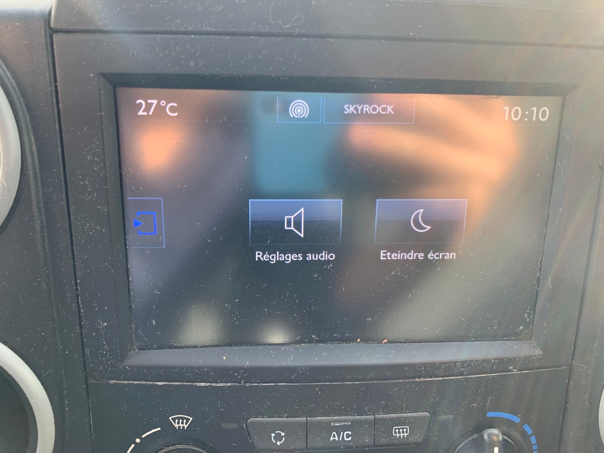 Peugeot Partner 100 ch | 5 Places | GPS | Climatisation | Attelage | Roue secours | Apple car play