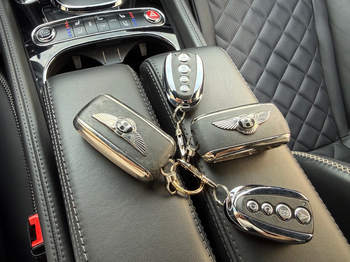 Bentley Continental GT 4.0 V8 S 528 CH / CARNET / 48101 KMS