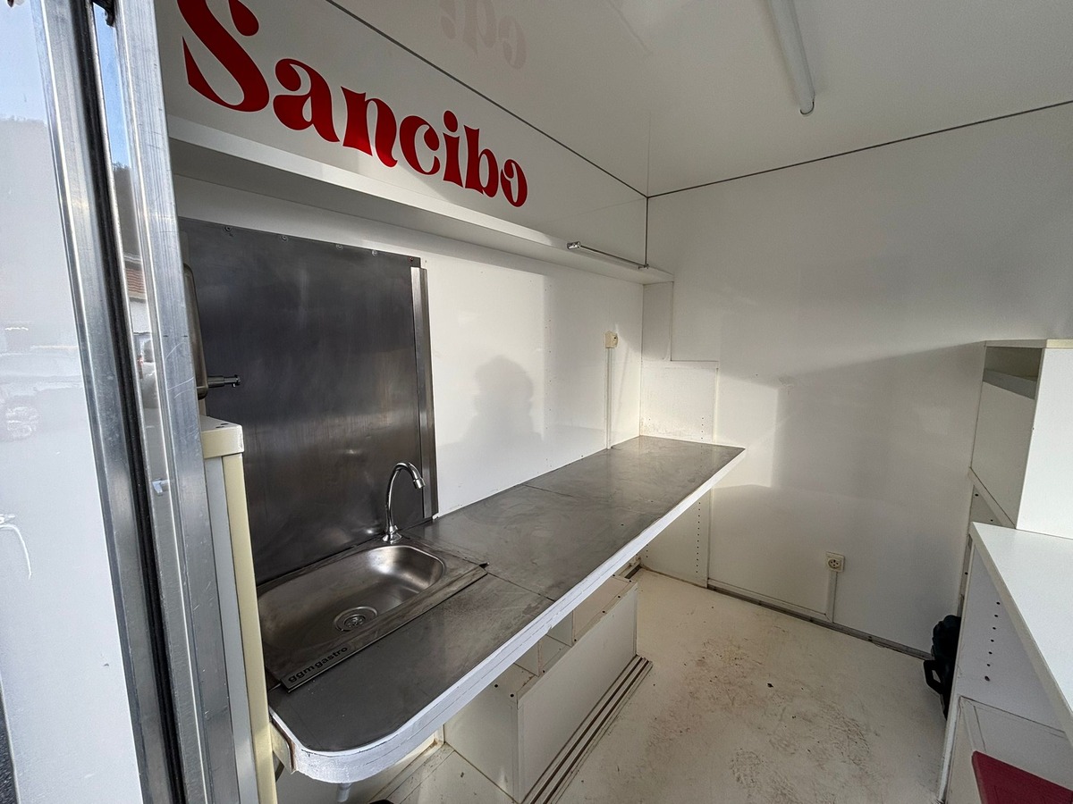 Opel Omega MEGA MULTITRUCK FOODTRUCK 600D - Entretiens à jour