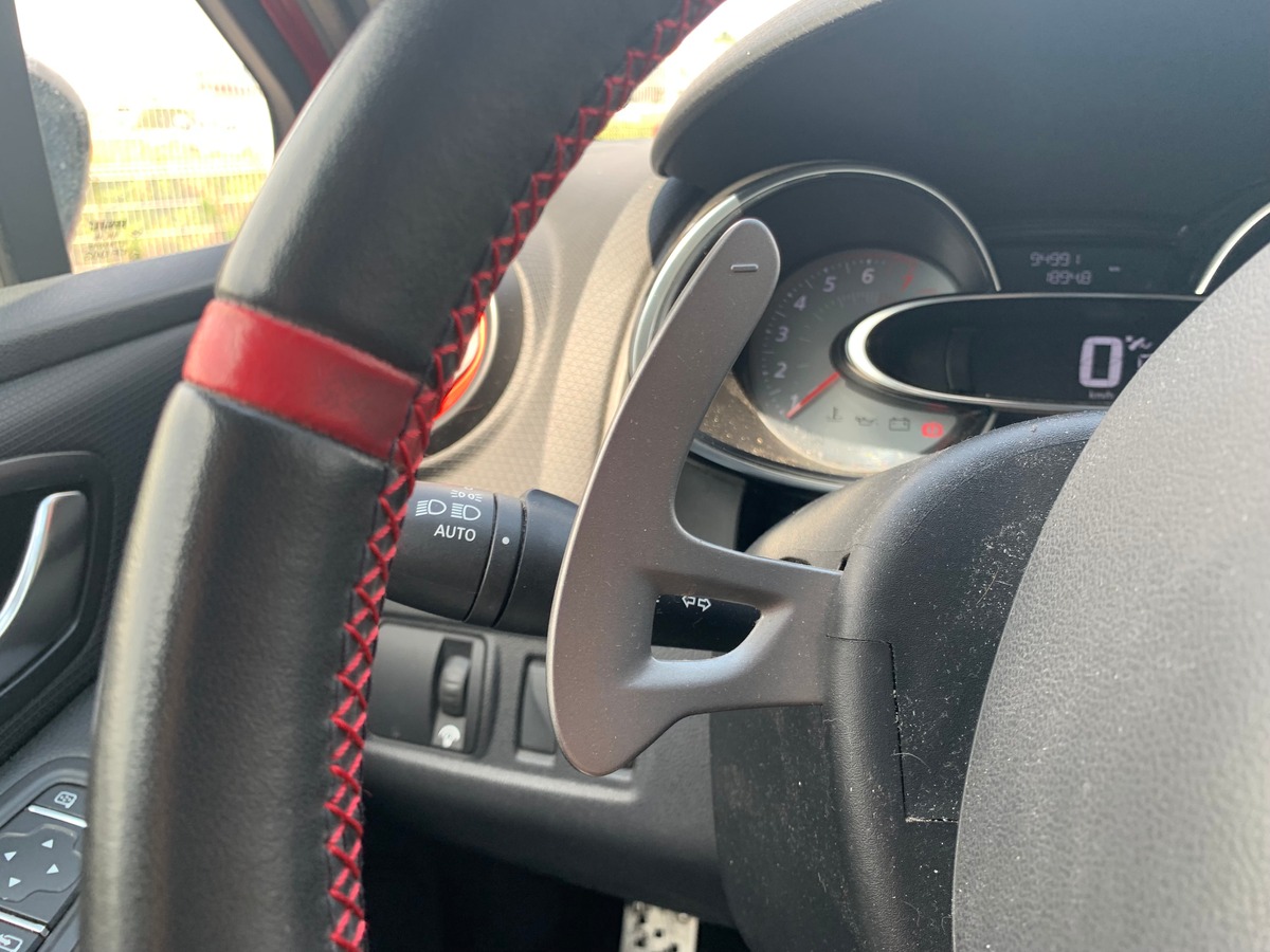 RENAULT Clio IV 200 ch | RS | Caméra recul | Régulateur vitesse | GPS | Bluetooth | Palettes volant