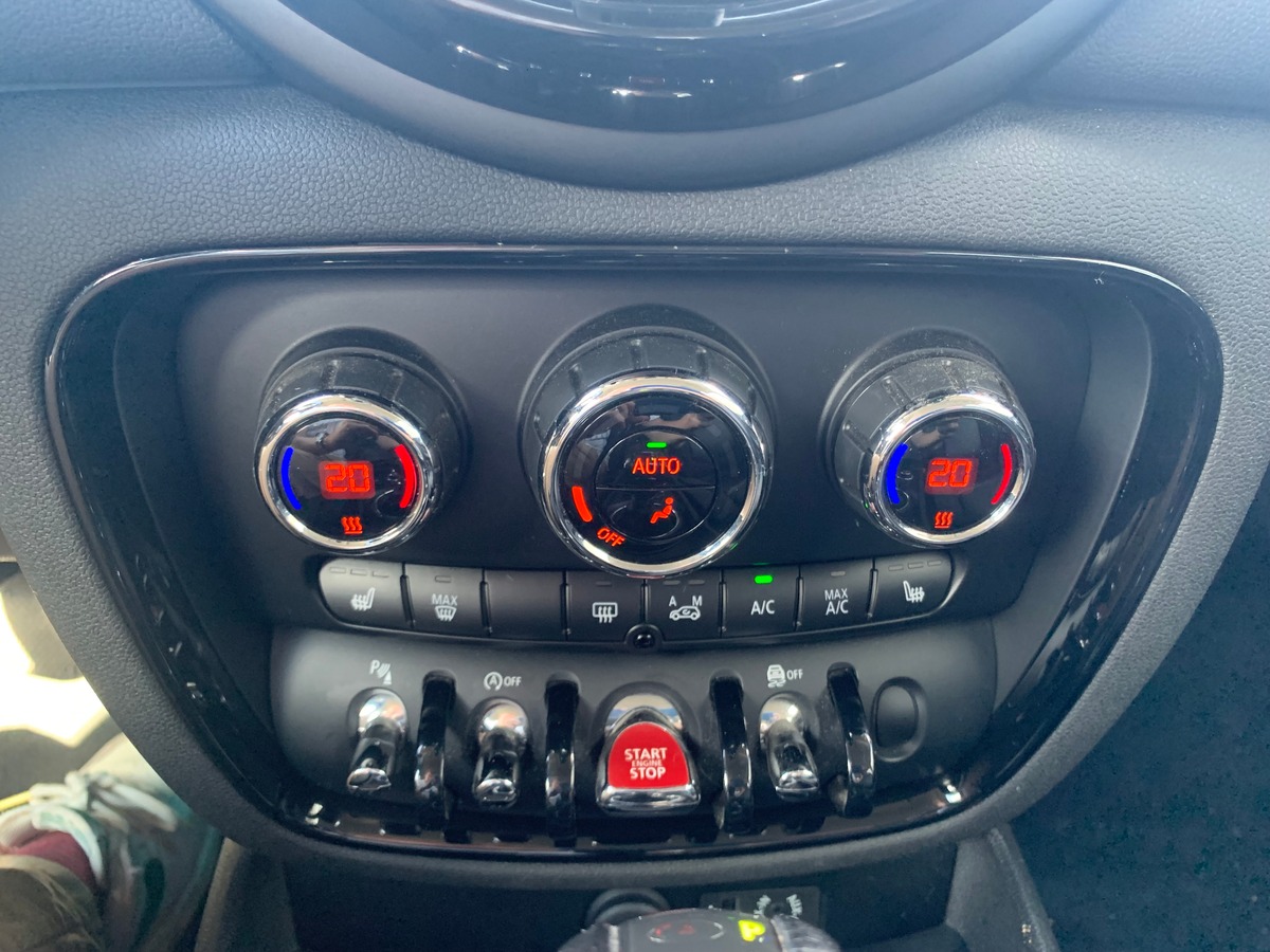 Mini Mini 5 Portes 136 | Cooper | Mode Sport | Sièges chauffants | GPS | Régulateur vitesse | Radars