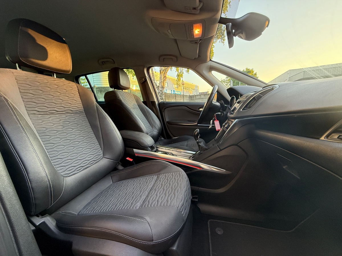 Opel Zafira Tourer 2.0 CDTI 131 CV cosmo 7 pl  1er main 4XCB