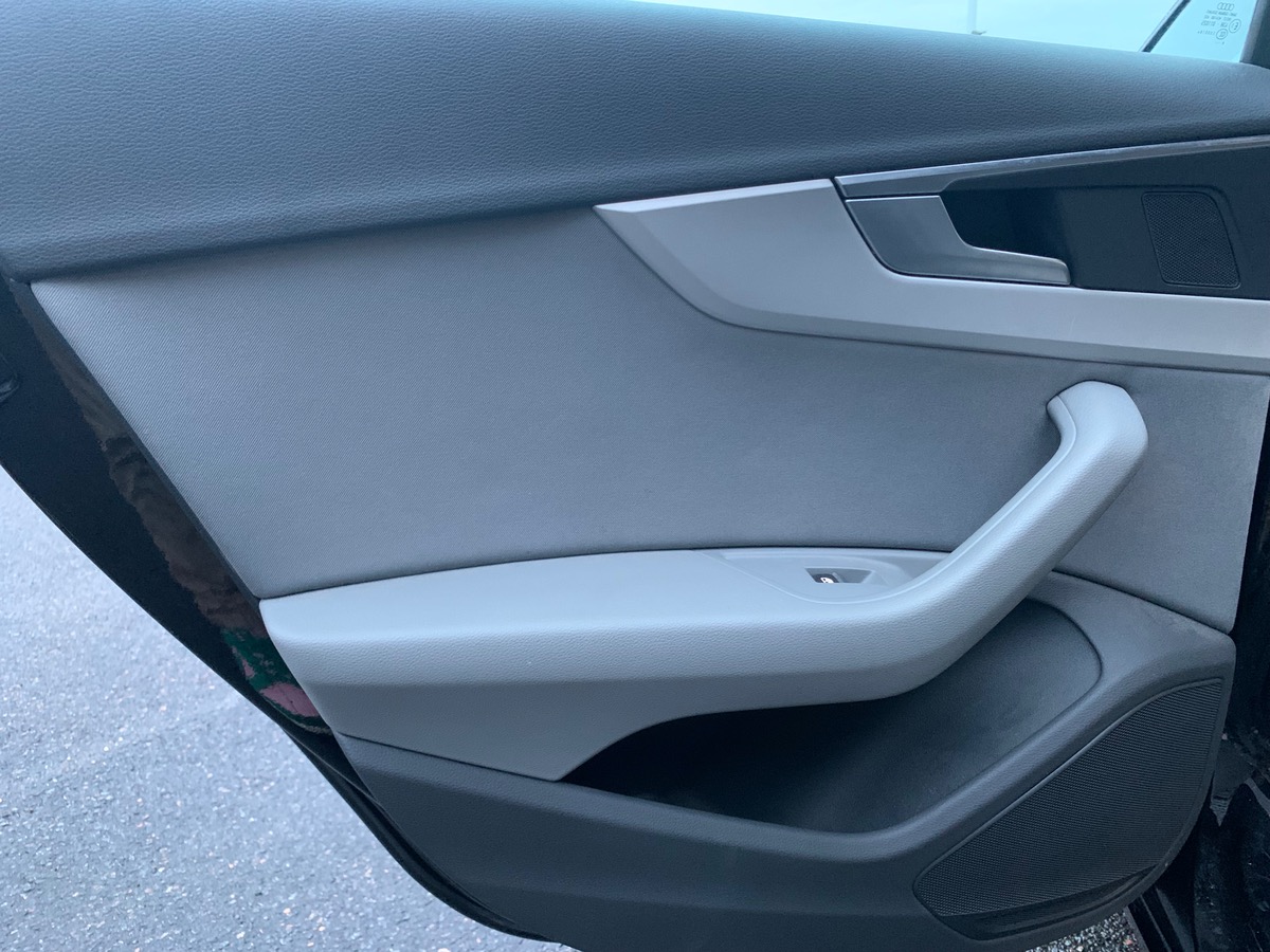 Audi A4 Avant 150 ch | Caméra 360° | Virtual cockpit |  Attelage amovible | Sièges chauffants