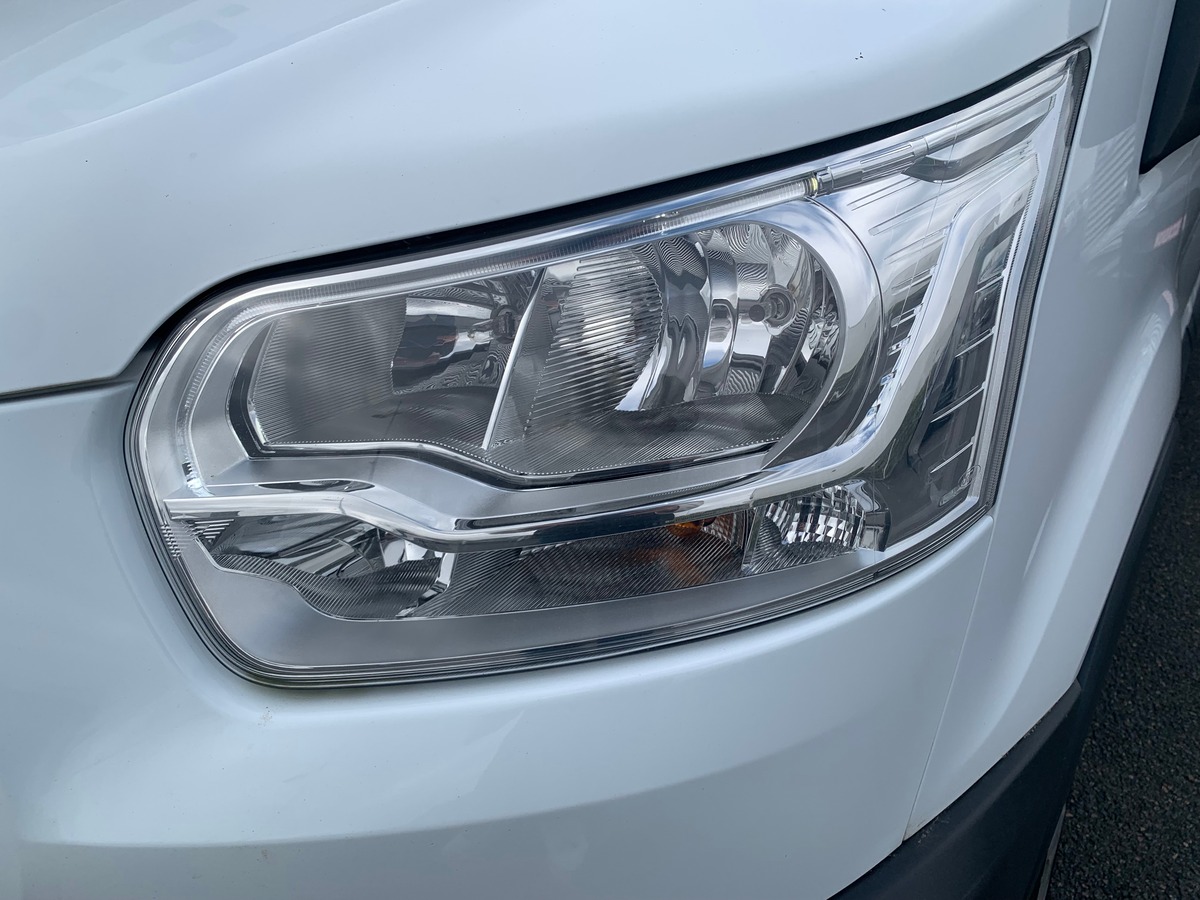 Ford TRANSIT 130 ch | Attelage | Régulateur de vitesse | Bluetooth | Plancher bois et latérale