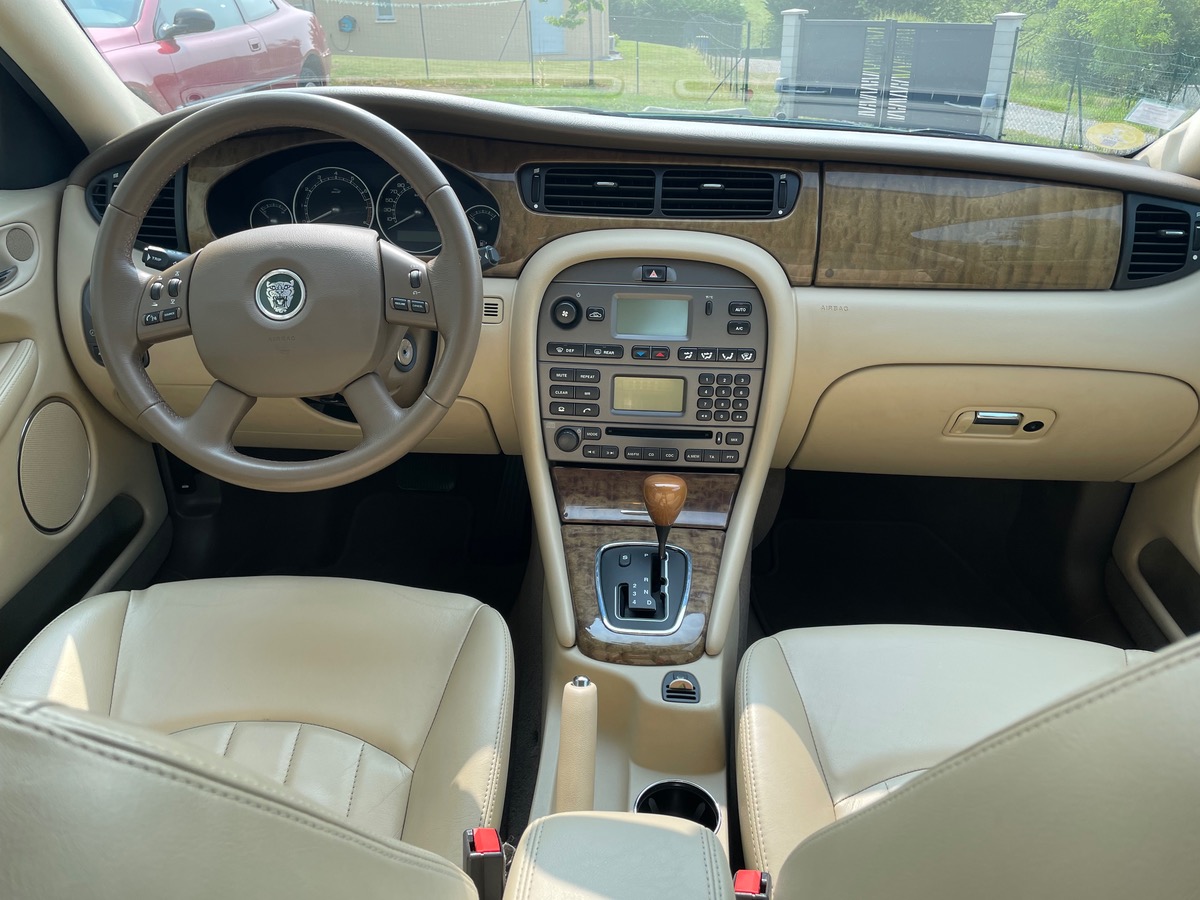 Jaguar X TYPE 2.5 V6 AWD (197 ch)