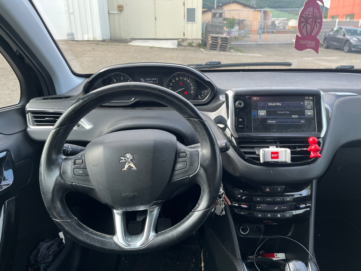 Peugeot 208 1.6 BlueHDI 100ch ALLURE 3P, Courroie de distribution OK, CarPlay, Caméra de recul, GPS