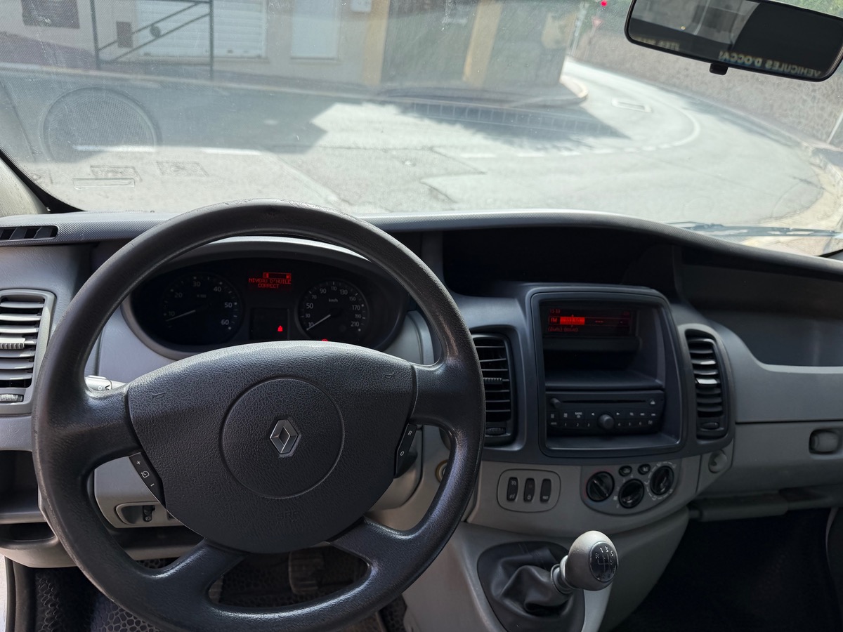 RENAULT Trafic 2.0 dCi 115 CV Fourgon Phase 2 L1H1 / Clim / Radar