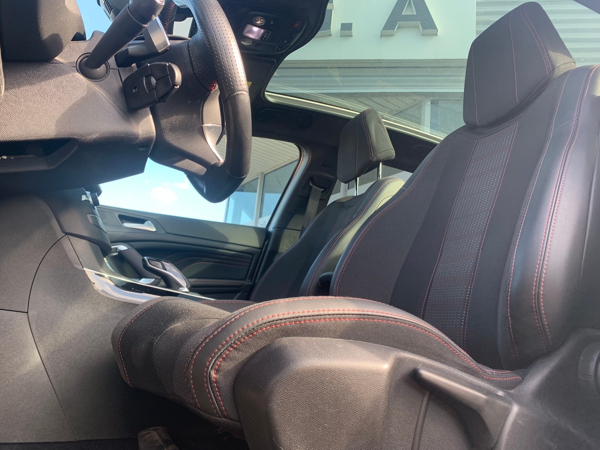 Peugeot 308 130 ch | GT Line | Toit panoramique | Apple car play | Avertisseur angles morts | Radars