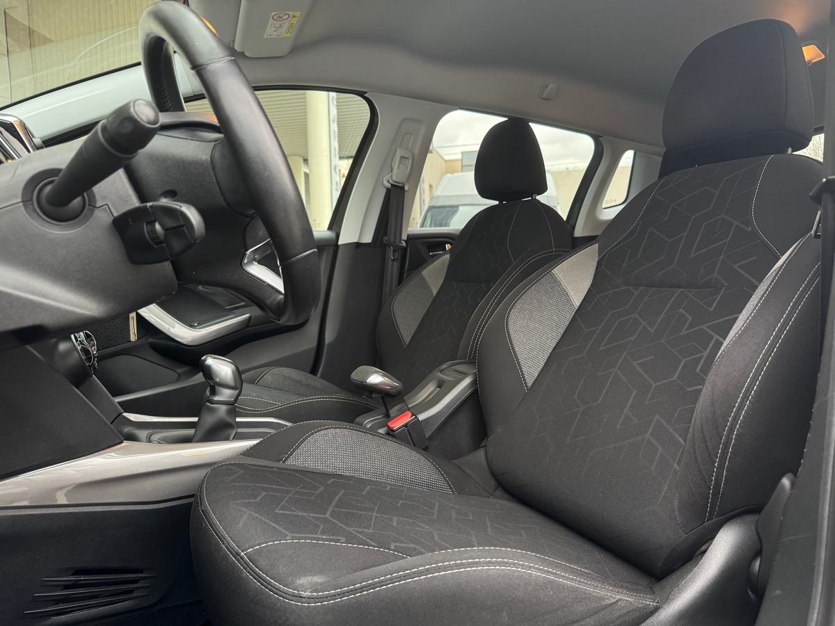 Peugeot 2008 Style 1.2 VTi 82 cv - Apple Carplay