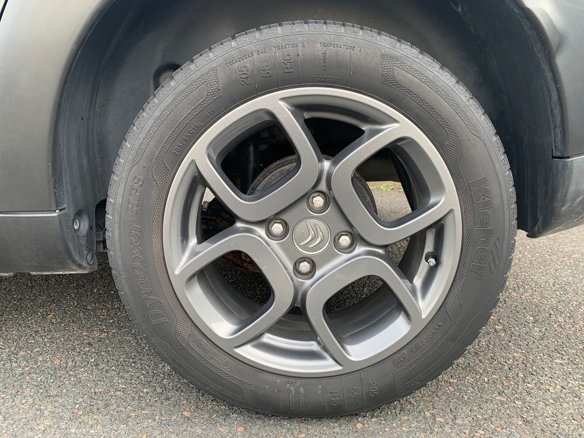 Citroën C4 Cactus 82 ch | Vti | Jantes alliage 16" SQUARE grises | Pack NAVIGATION | Radar de recul