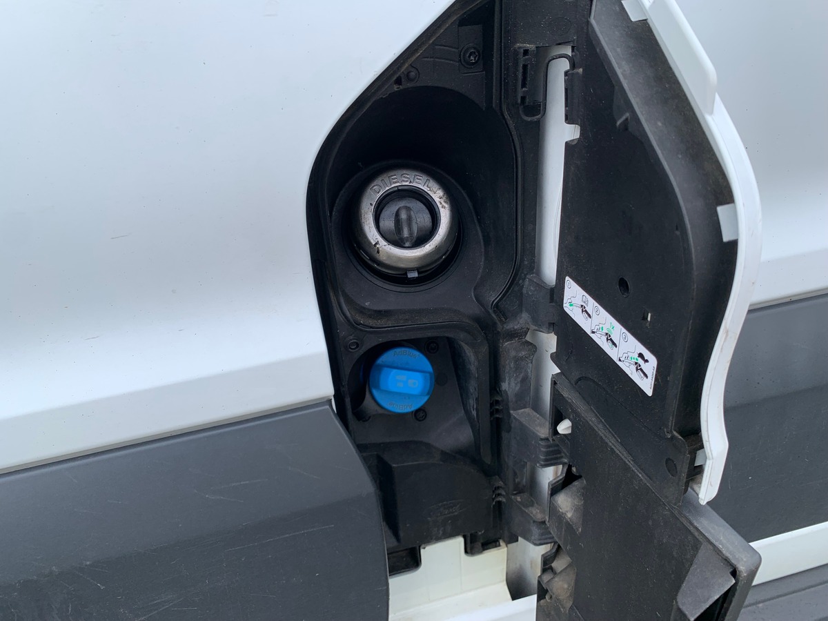 Ford TRANSIT 130 ch | Attelage | Régulateur de vitesse | Bluetooth | Plancher bois et latérale