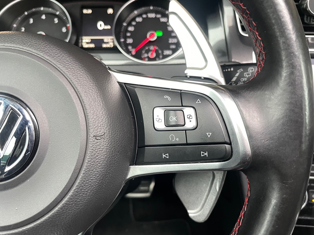 Volkswagen Golf GTI 230