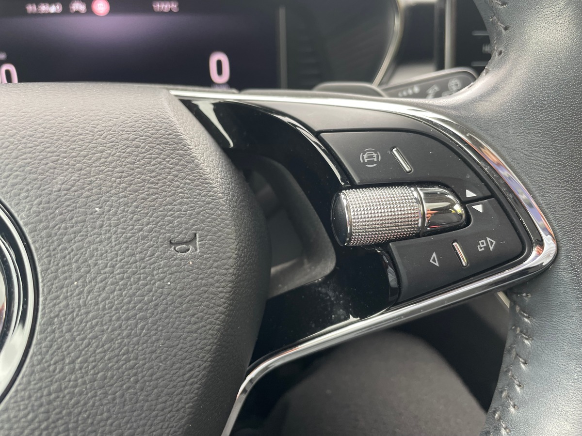 Skoda Fabia 1.0 TSi 110 cv Boîte auto RIEN A PREVOIR - TOIT PANORAMIQUE - CARPLAY - CAMERA DE RECUL