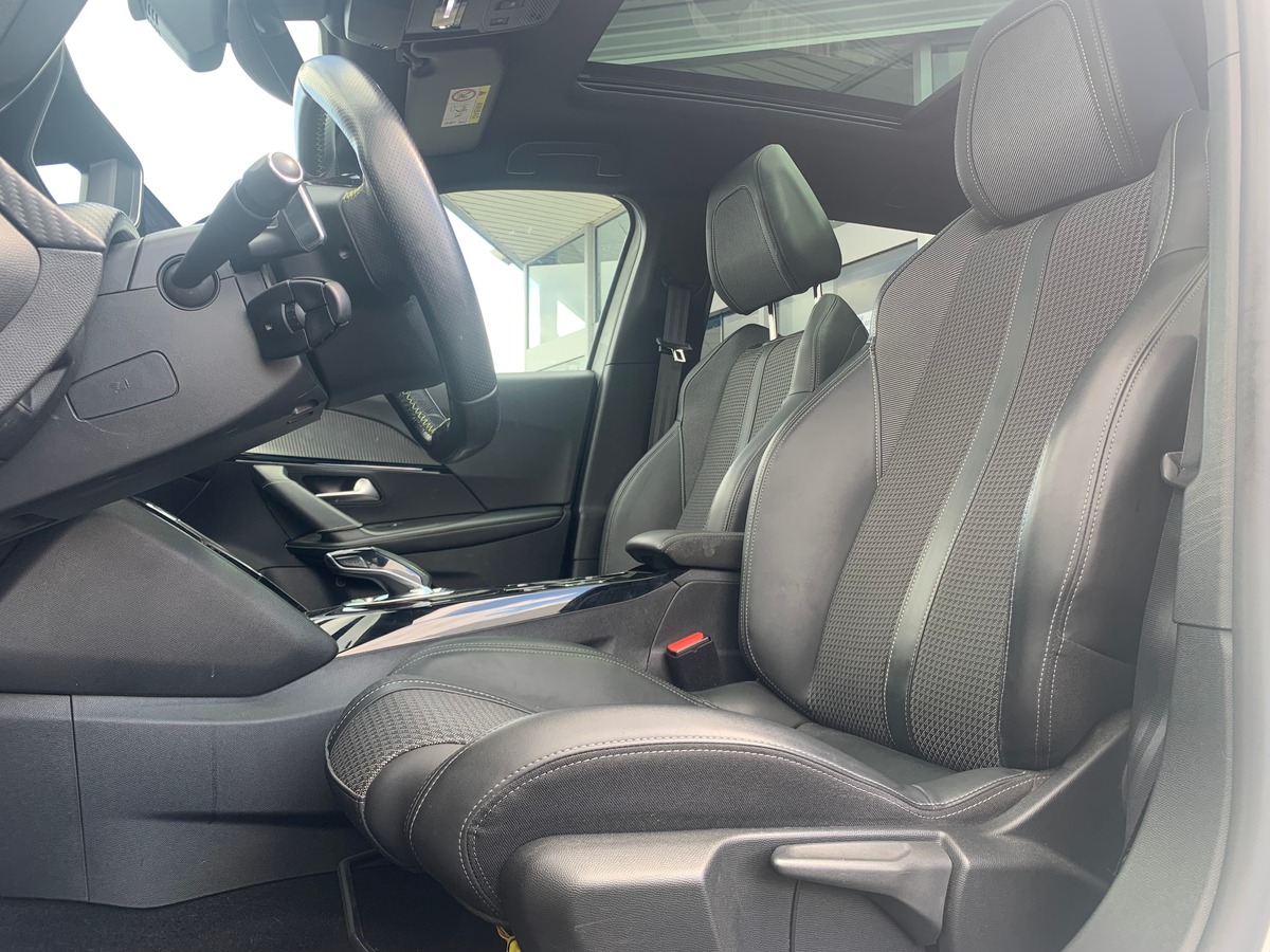 Peugeot 2008 130 chevaux | GT Line | Toit ouvrant panoramique | Apple car Play | Attelage