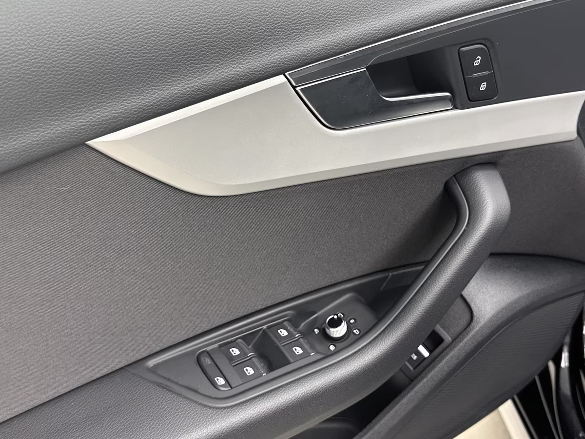 Audi A4 Allroad 40 TDI 204ch Design quattro S tronic 7/Attelage/Caméra/LED