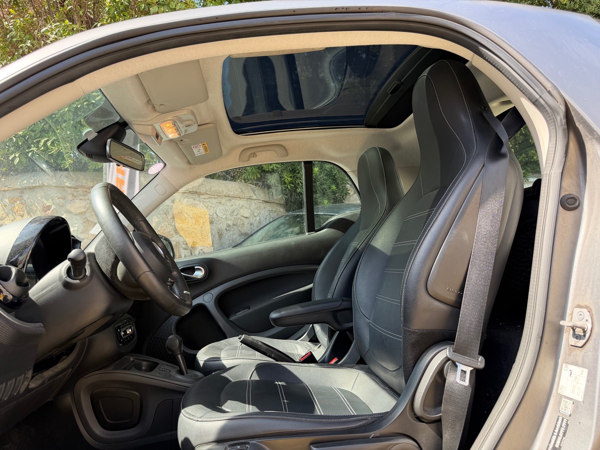 Smart FORTWO 90 CV / Prime / Gris Mat /GPS / Interieur Cuir / Toit Pano / Jantes / KM Réel