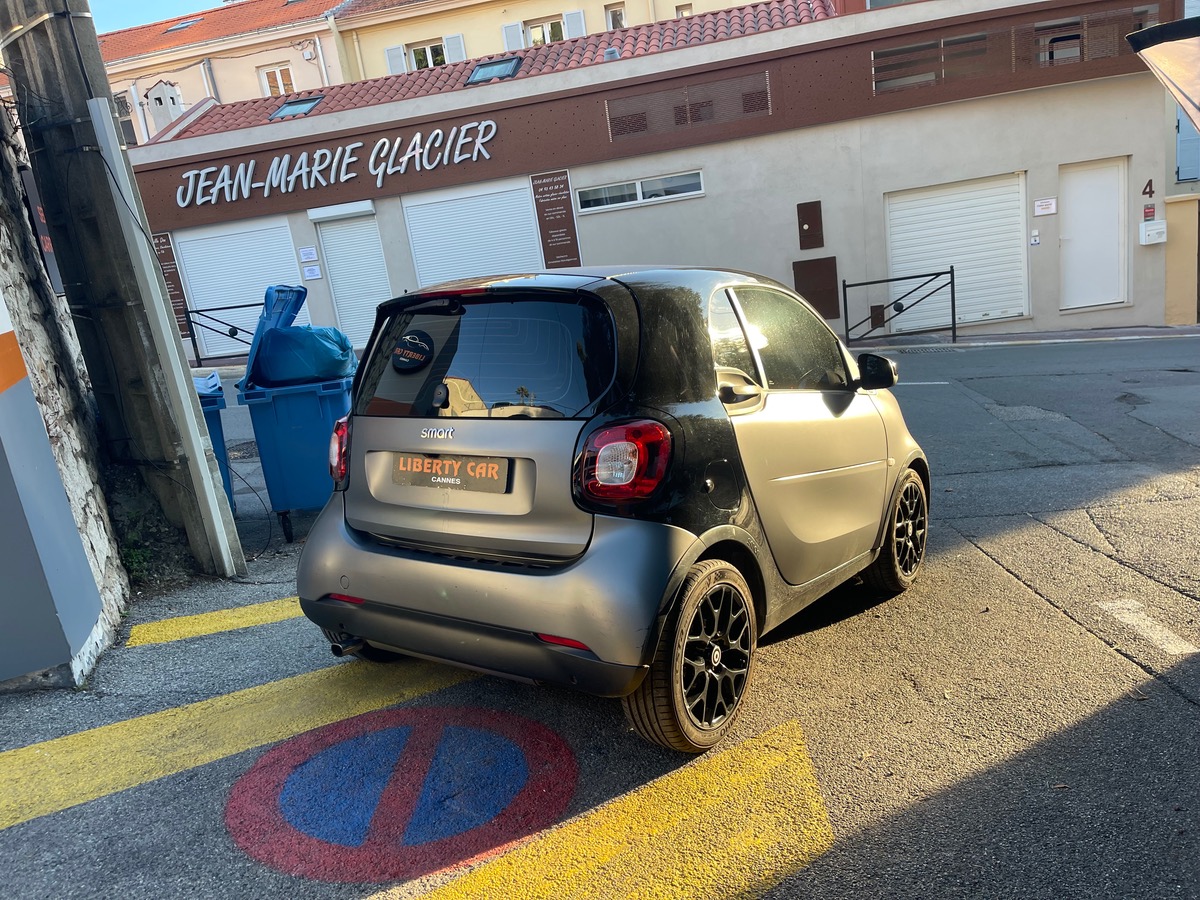 Smart FORTWO 90 CV / GPS / Caméra / Jantes Noires / Gris Mat