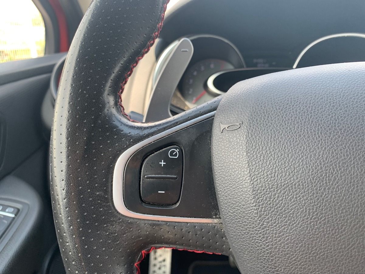 RENAULT Clio IV 200 ch | RS | Caméra recul | Régulateur vitesse | GPS | Bluetooth | Palettes volant